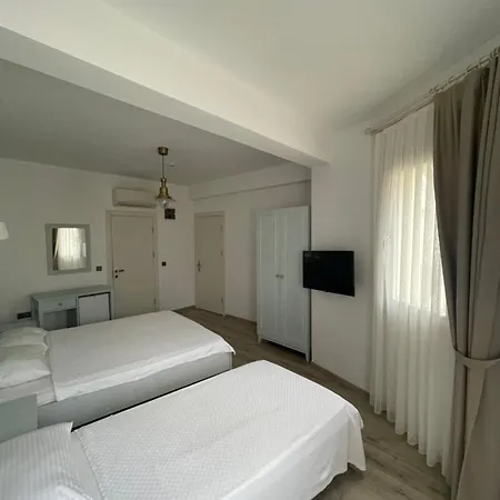 Hotel Muharrembey 2*