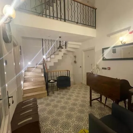 Otel Muharrembey Çeşme